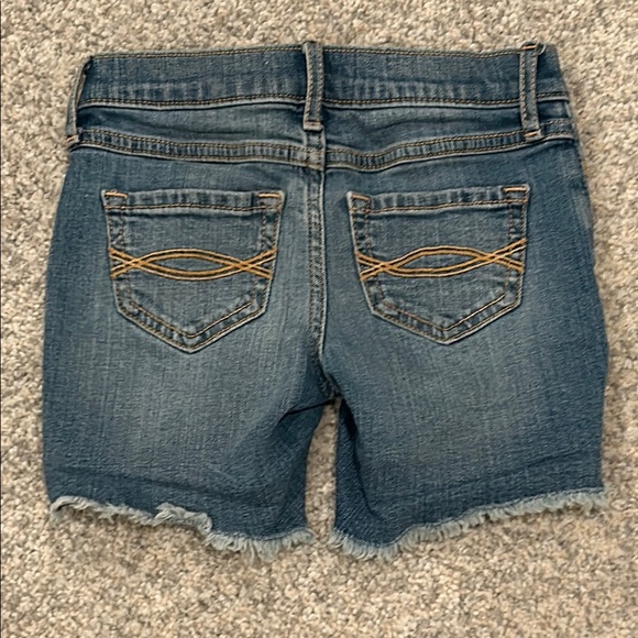 Abercrombie Kids Distressed Adjustable Waist Jean Shorts - Picture 7 of 9